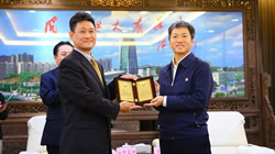 【集團(tuán)新聞】助力長沙建設(shè) 住友橡膠高層獲“星沙友誼獎(jiǎng)”
